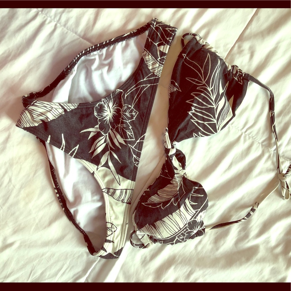 Billabong bathing suit (fits smaller than a M)